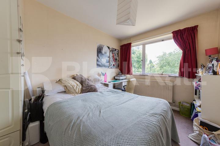 Located close to a station this 2 bed offer fantastic views of East london Pemberton Gardens, Holloway